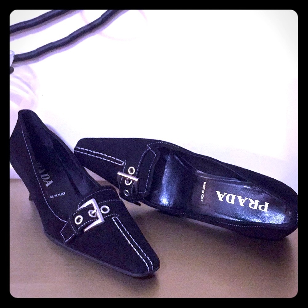 HP🎉 Prada suede heels